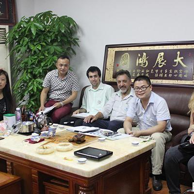 外国友人莅临新黄金城xhjc官方网站参观考察